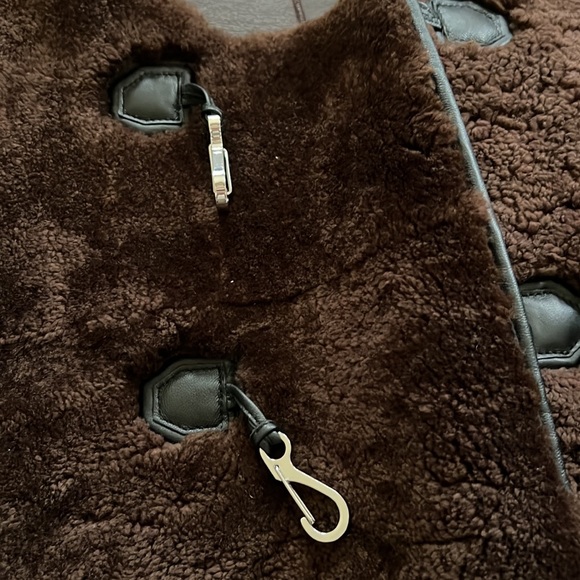 Toteme shearling teddy clasp jacket - Picture 2 of 5
